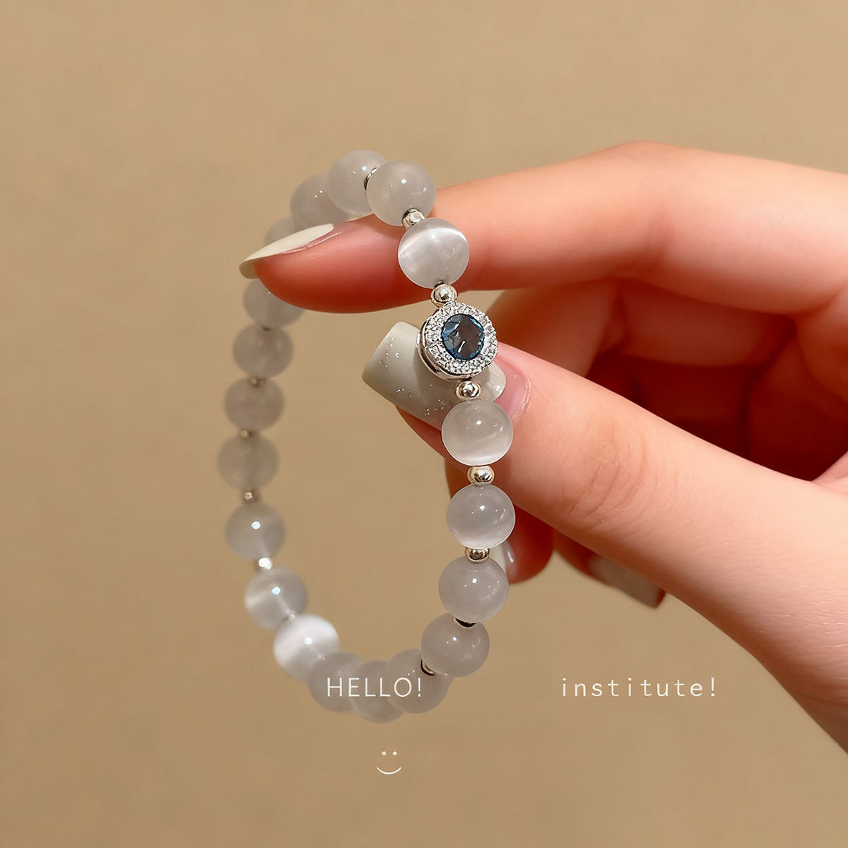 Pulsera de cuentas de ojo de gato y plata aplastada, ligera de lujo, delicada y exclusiva, accesorio de moda para mujeres con estilo, versátil y de alta gama.