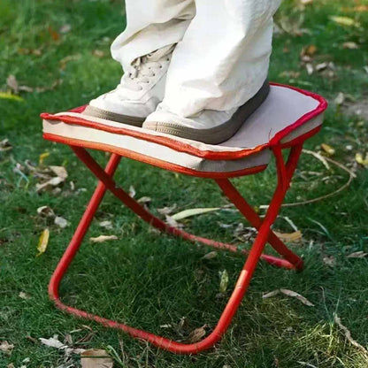 Estuche plegable para bolígrafos con banco portátil tipo banco de paja — bolso creativo que se convierte en mini banco para exteriores, ideal para personas perezosas que desean llevar un asiento miniatura donde quiera que vayan.